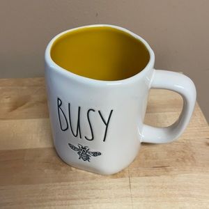 Beautiful New Rae Dunn Busy Bee Mug Yellow/White